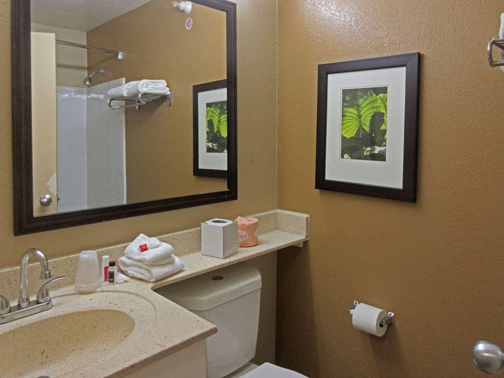 Suburban Studios Raleigh - Crabtree Valley Room photo