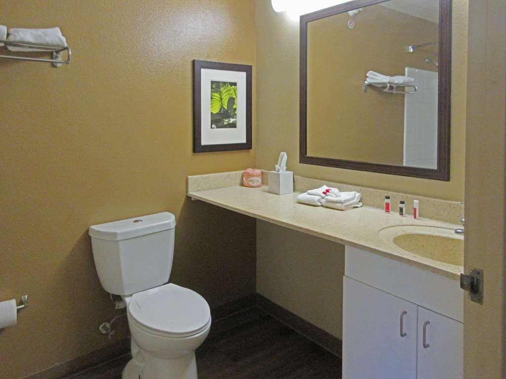 Suburban Studios Raleigh - Crabtree Valley Room photo