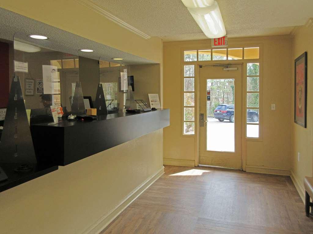Suburban Studios Raleigh - Crabtree Valley Interior photo